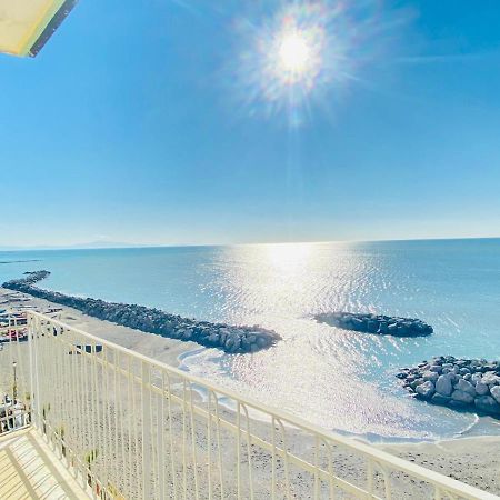 Sea View Apartment 5 Mt From The Beach Salerno Exteriör bild