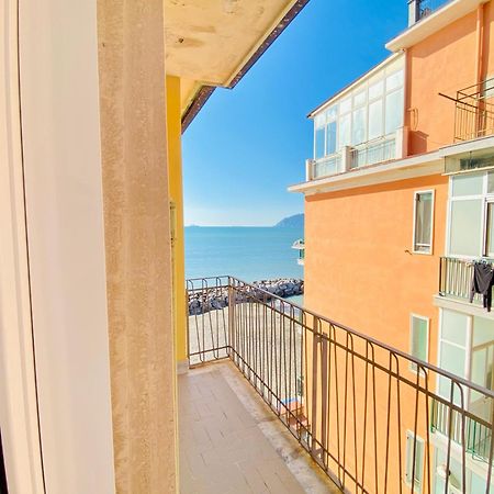 Sea View Apartment 5 Mt From The Beach Salerno Exteriör bild
