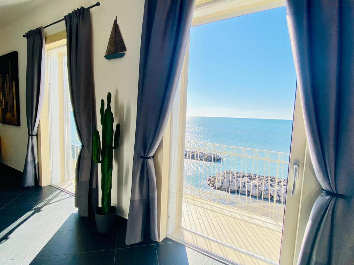 Sea View Apartment 5 Mt From The Beach Salerno Exteriör bild