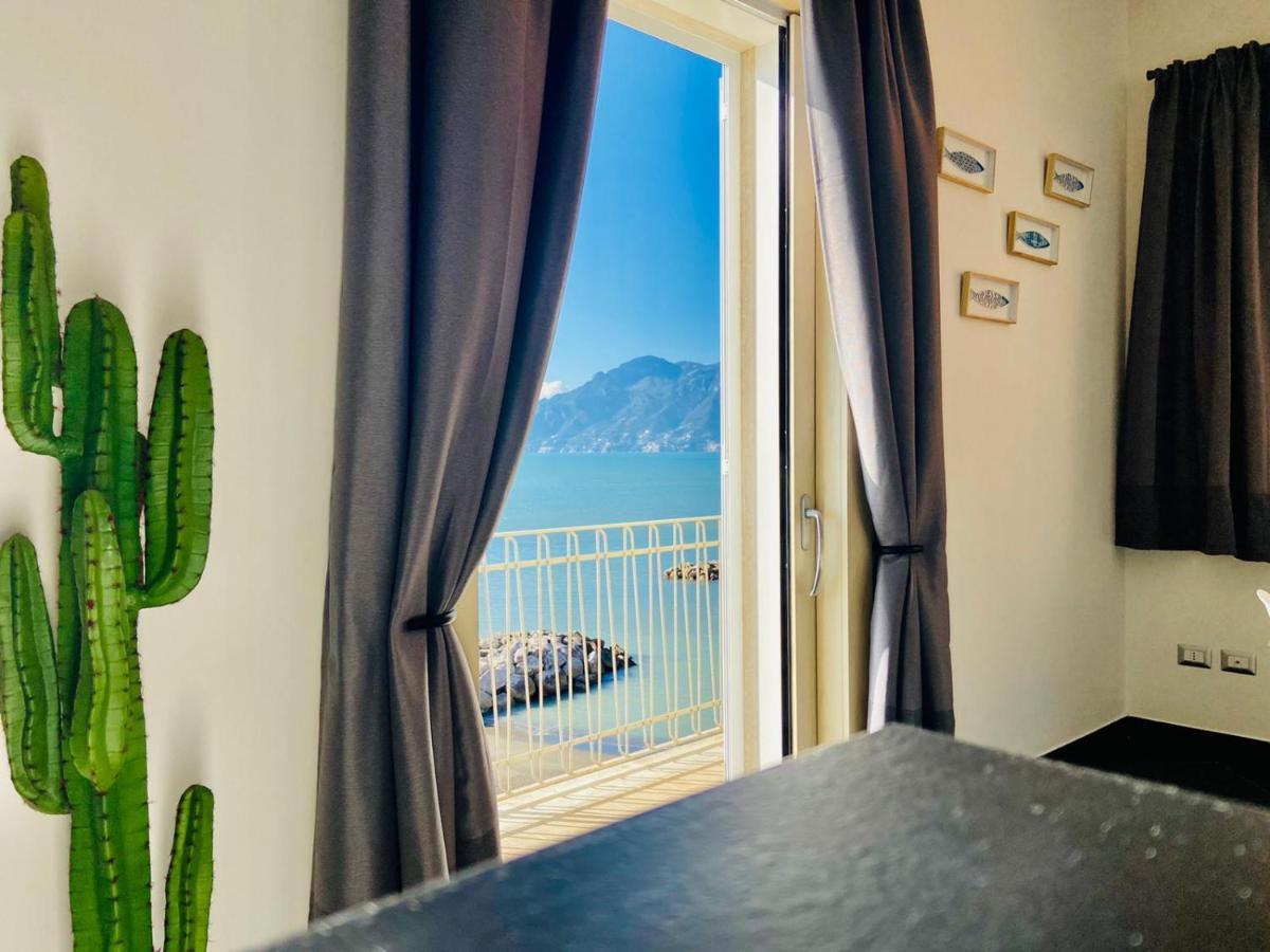 Sea View Apartment 5 Mt From The Beach Salerno Exteriör bild